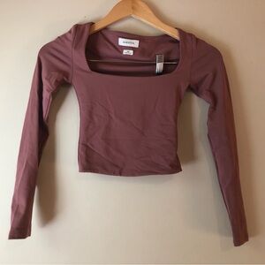 ♦️ BABATON | Square Neck Long Sleeve Crop Top